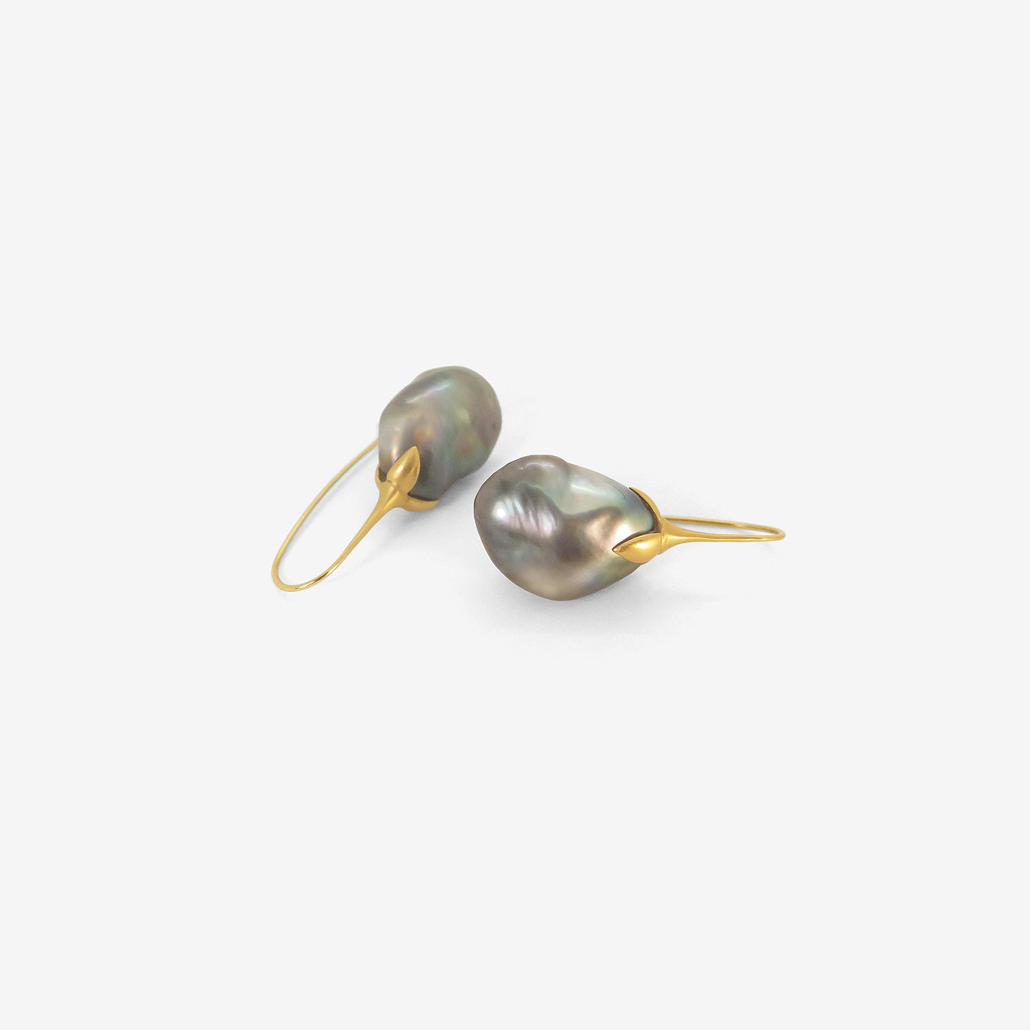 GABRIELLA KISS 18K & BLACK TAHITIAN PEARL EGGPLANT EARRINGS