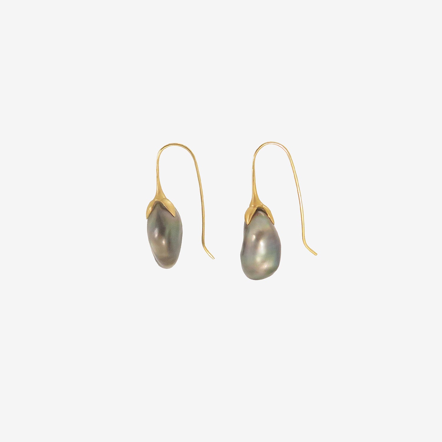 GABRIELLA KISS 18K & BLACK TAHITIAN PEARL EGGPLANT EARRINGS