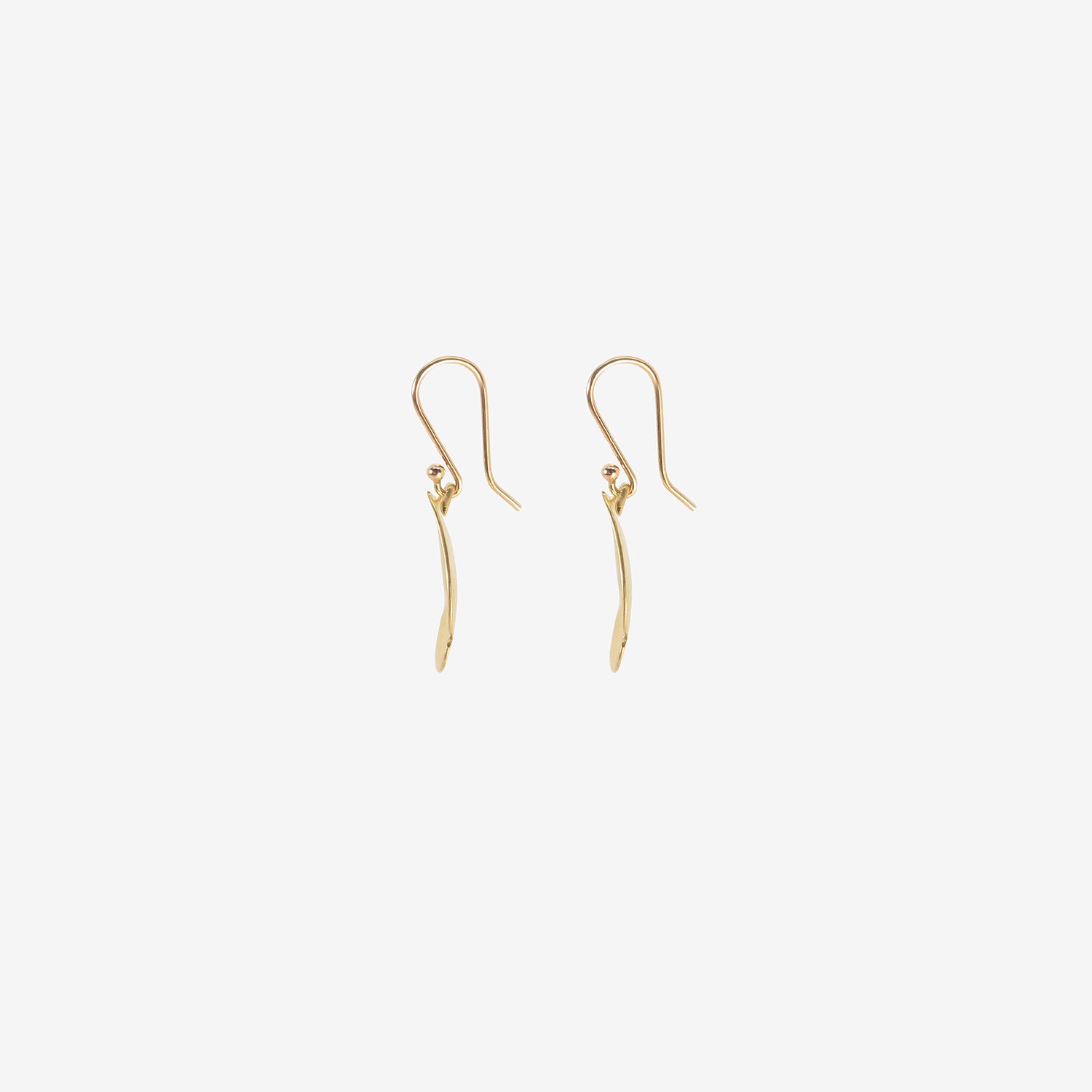GABRIELLA KISS 18K MEDIUM PEAR-SHAPED HAMMERED SCALLOP EARRINGS
