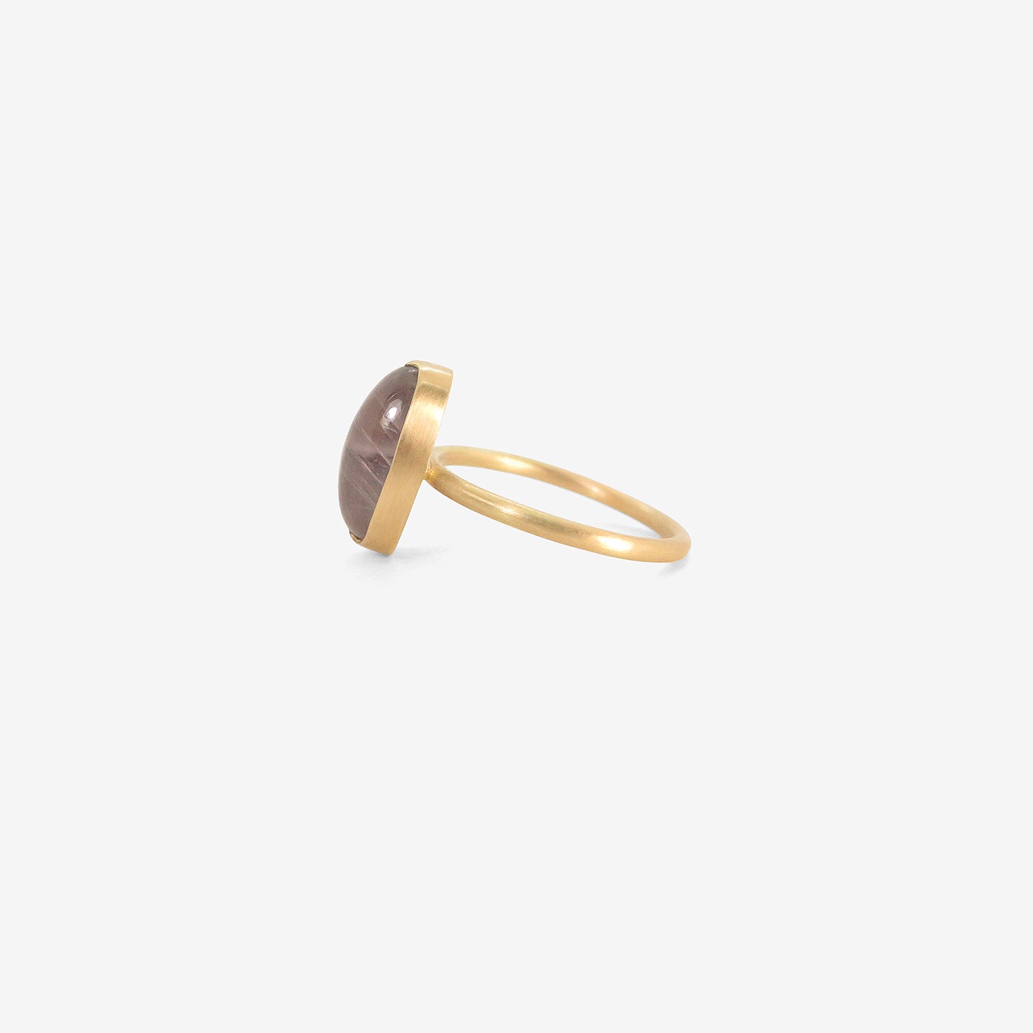 GABRIELLA KISS 18K & ELONGATED OVAL MAUVE SAPPHIRE RING