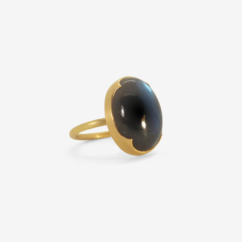 GABRIELLA KISS 18K & LARGE OVAL LABRADORITE RING, 11.53CT