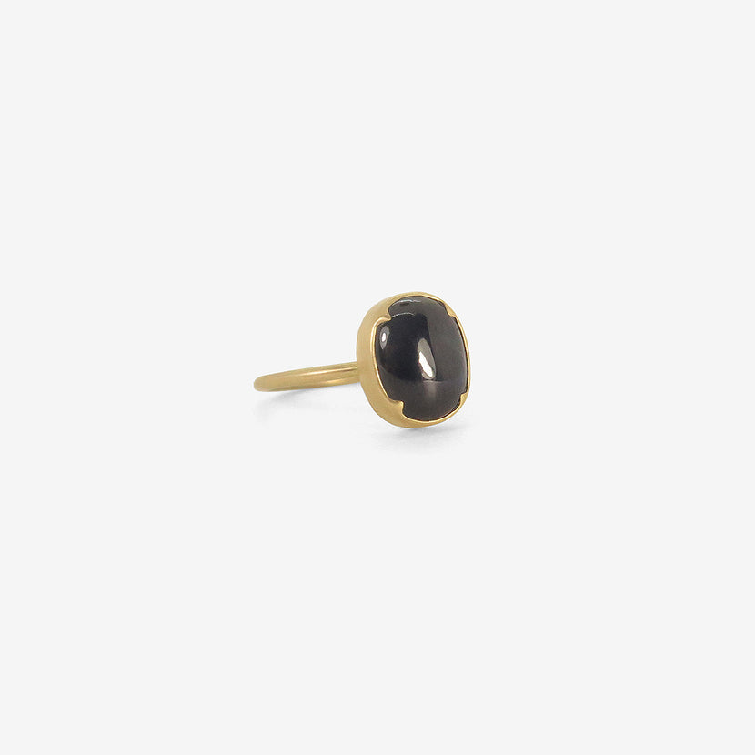 GABRIELLA KISS 18K & OVAL CABOCHON DARK BLUE SAPPHIRE RING, 4.78CT