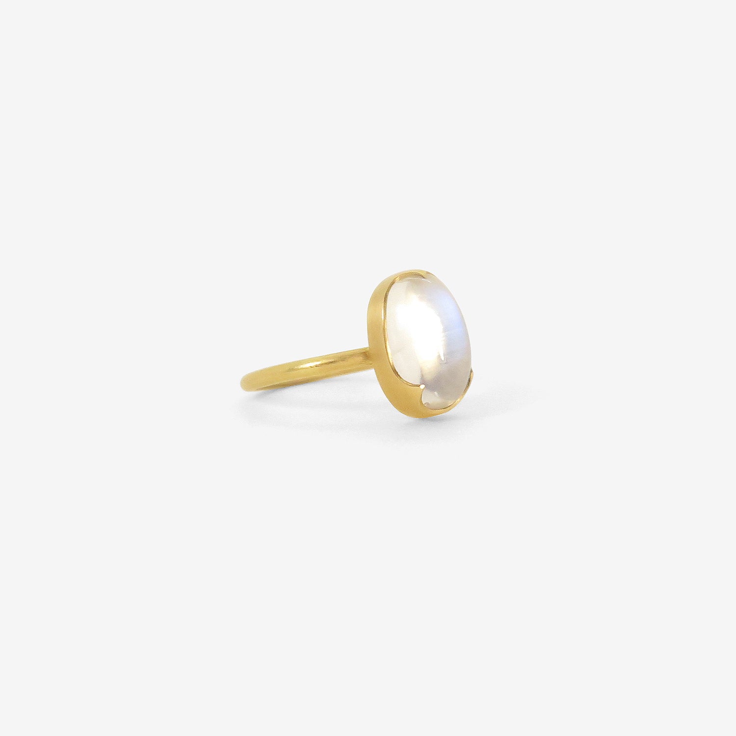 GABRIELLA KISS 18K & OVAL FINE MOONSTONE RING, 3.9CT