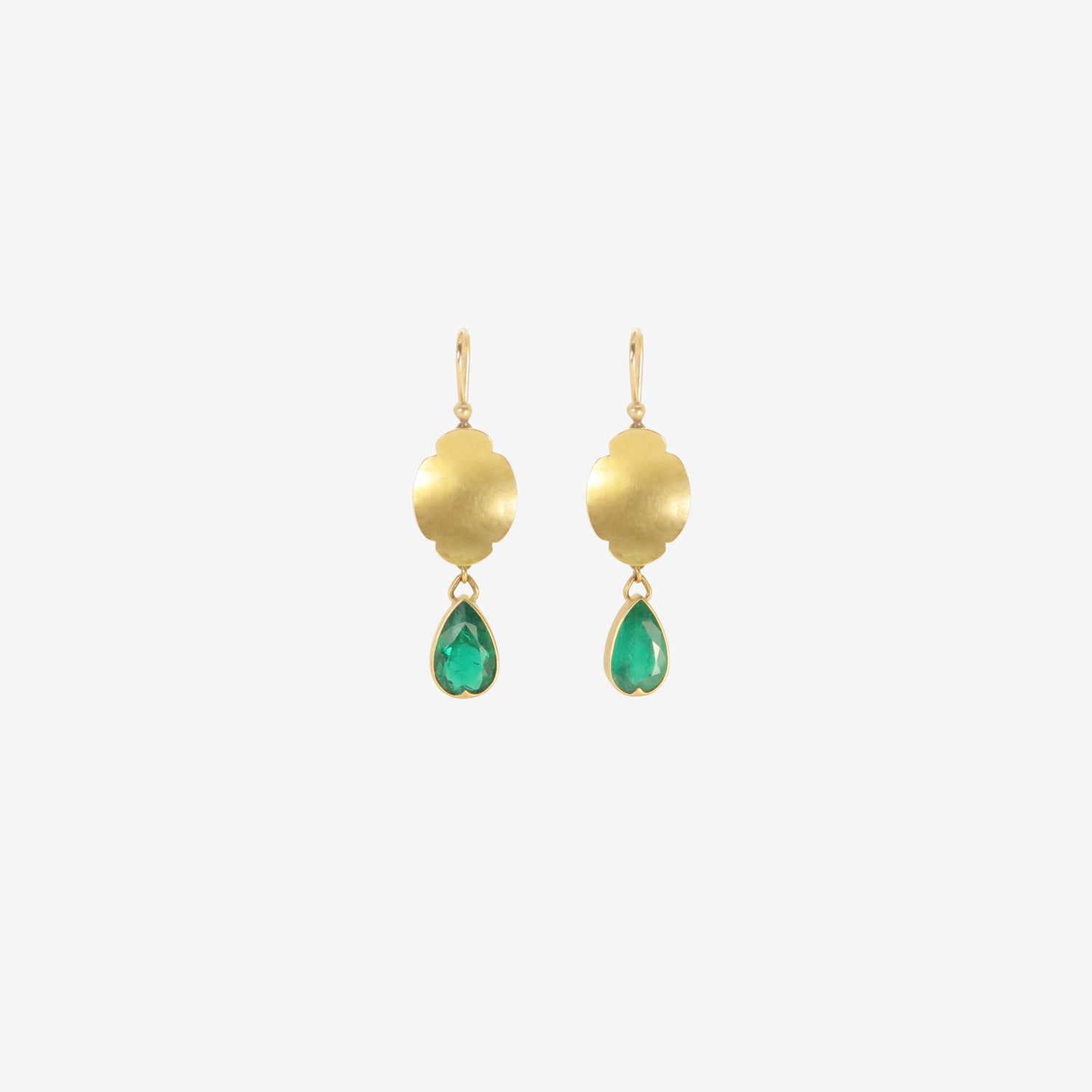 GABRIELLA KISS 18K SMALL OVAL SCALLOP EARRINGS WITH COLOMBIAN EMERALD DROPS, 4CT