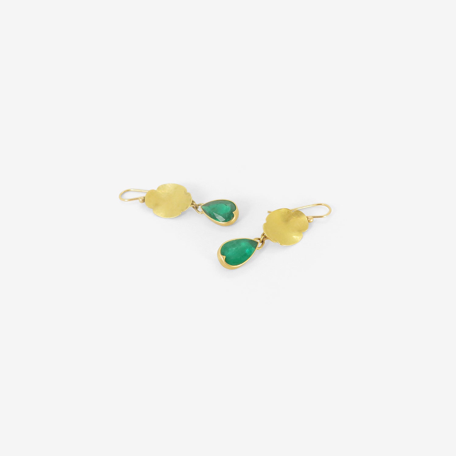 GABRIELLA KISS 18K SMALL OVAL SCALLOP EARRINGS WITH COLOMBIAN EMERALD DROPS, 4CT