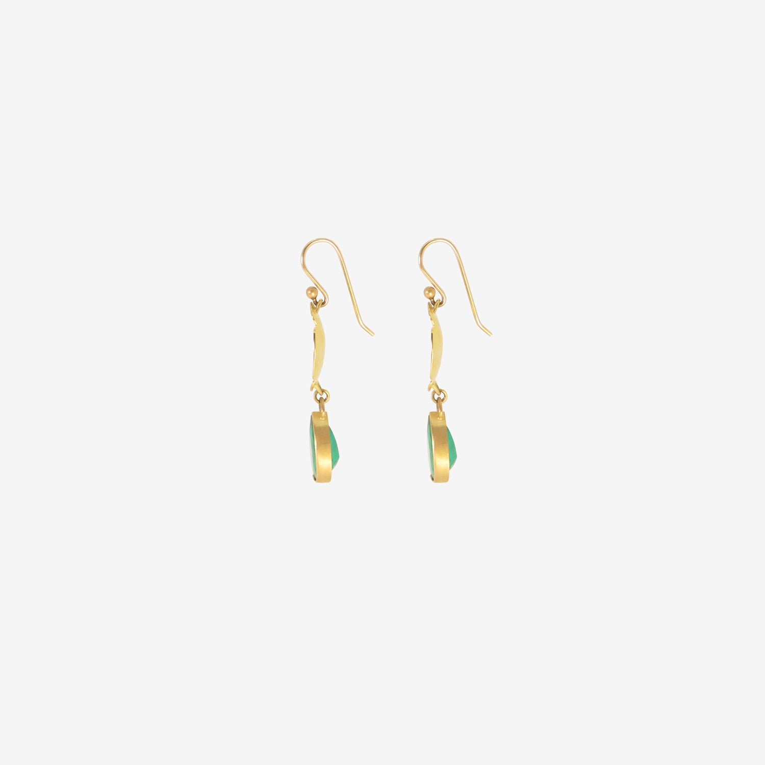 GABRIELLA KISS 18K SMALL OVAL SCALLOP EARRINGS WITH COLOMBIAN EMERALD DROPS, 4CT