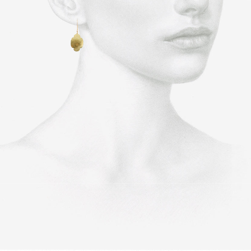 GABRIELLA KISS 18K SMALL OVAL HAMMERED SCALLOP EARRINGS