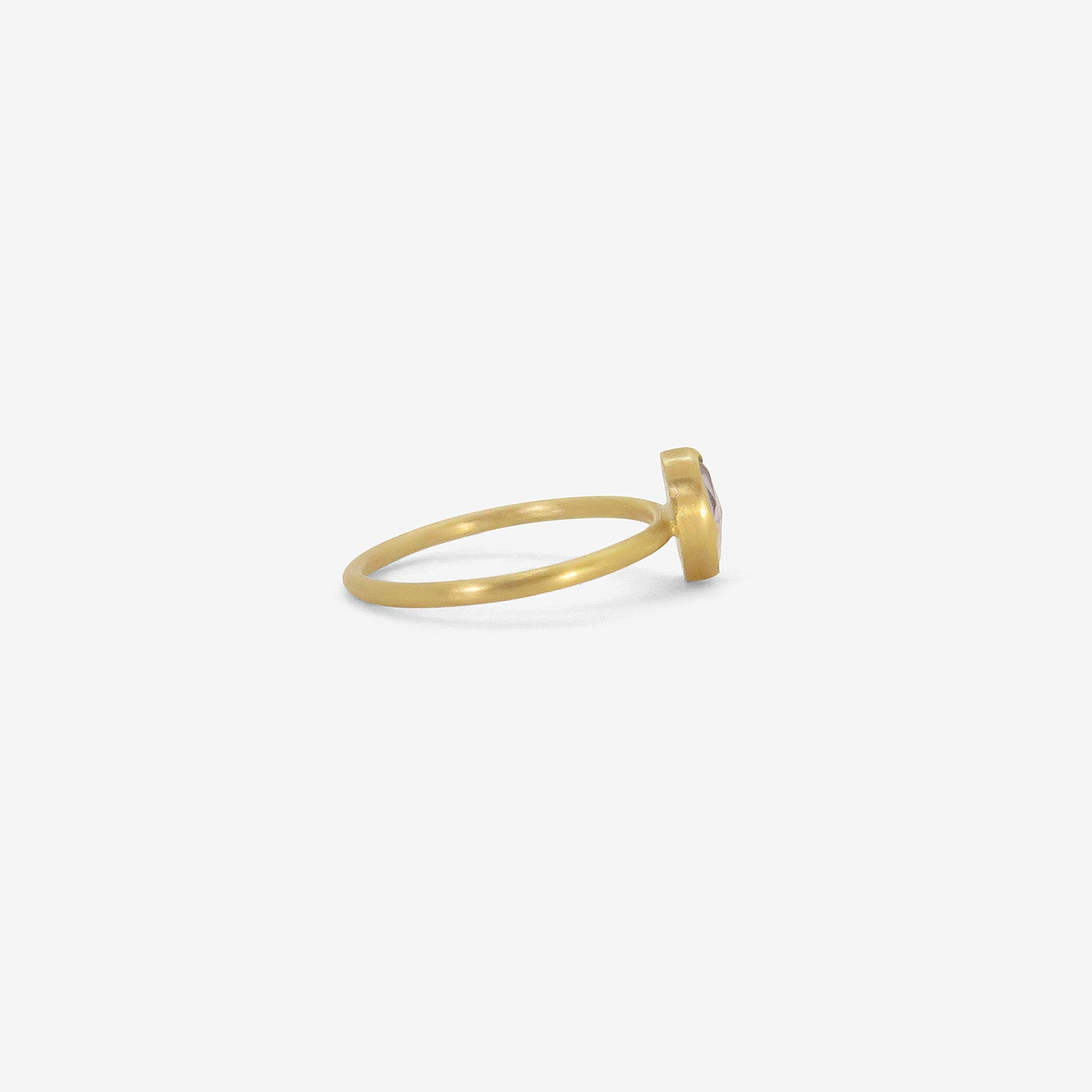 GABRIELLA KISS 18K & WONKY MAUVE SAPPHIRE RING, .8CT