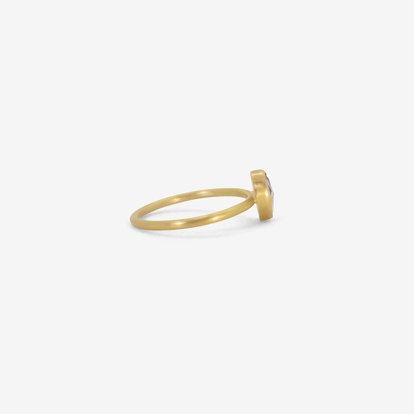 GABRIELLA KISS 18K & WONKY MAUVE SAPPHIRE RING, .8CT