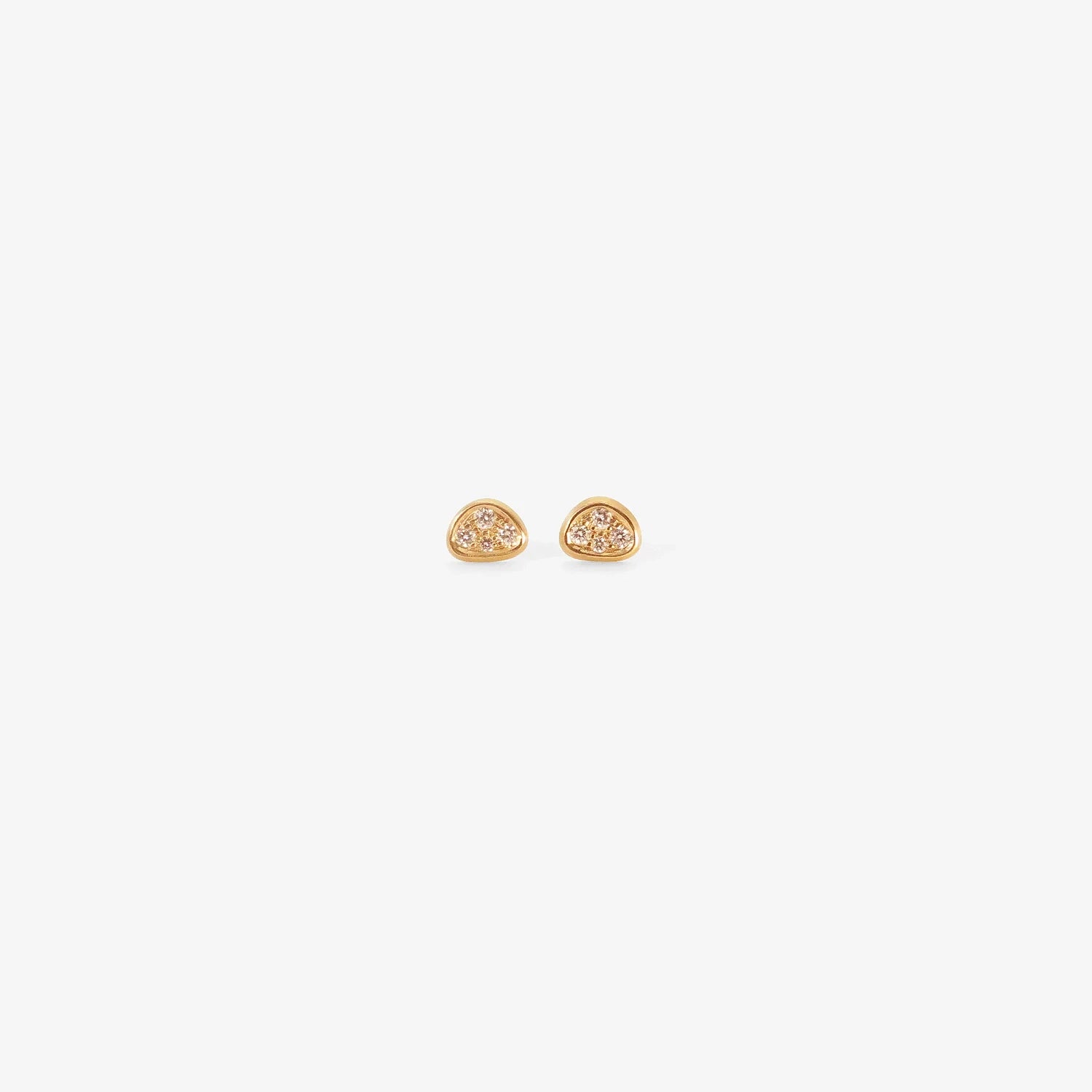 NICOLE LANDAW 14K & DIAMOND MEDIUM TRIANGLE SKIPPING STONE STUDS, .15CT