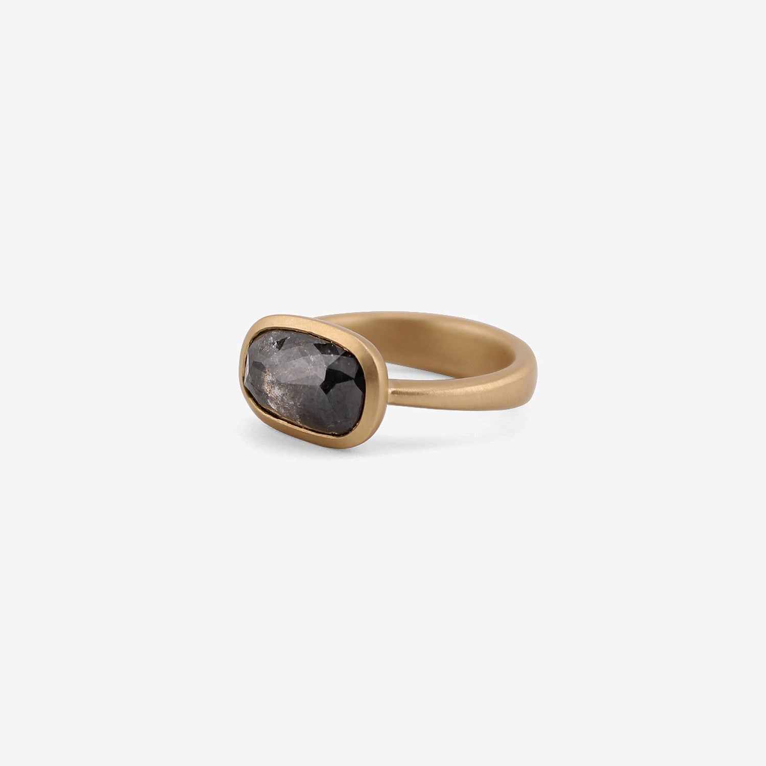 NICOLE LANDAW 18K & ROSE-CUT DARK GREY DIAMOND EAST/WEST RING, 3.99CT
