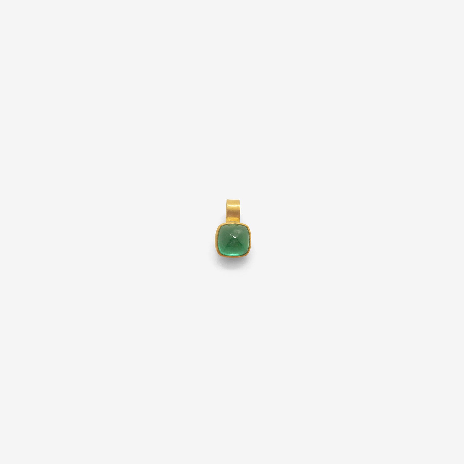 ROSANNE PUGLIESE 22K & SUGARLOAF CABOCHON EMERALD PENDANT, 2CT