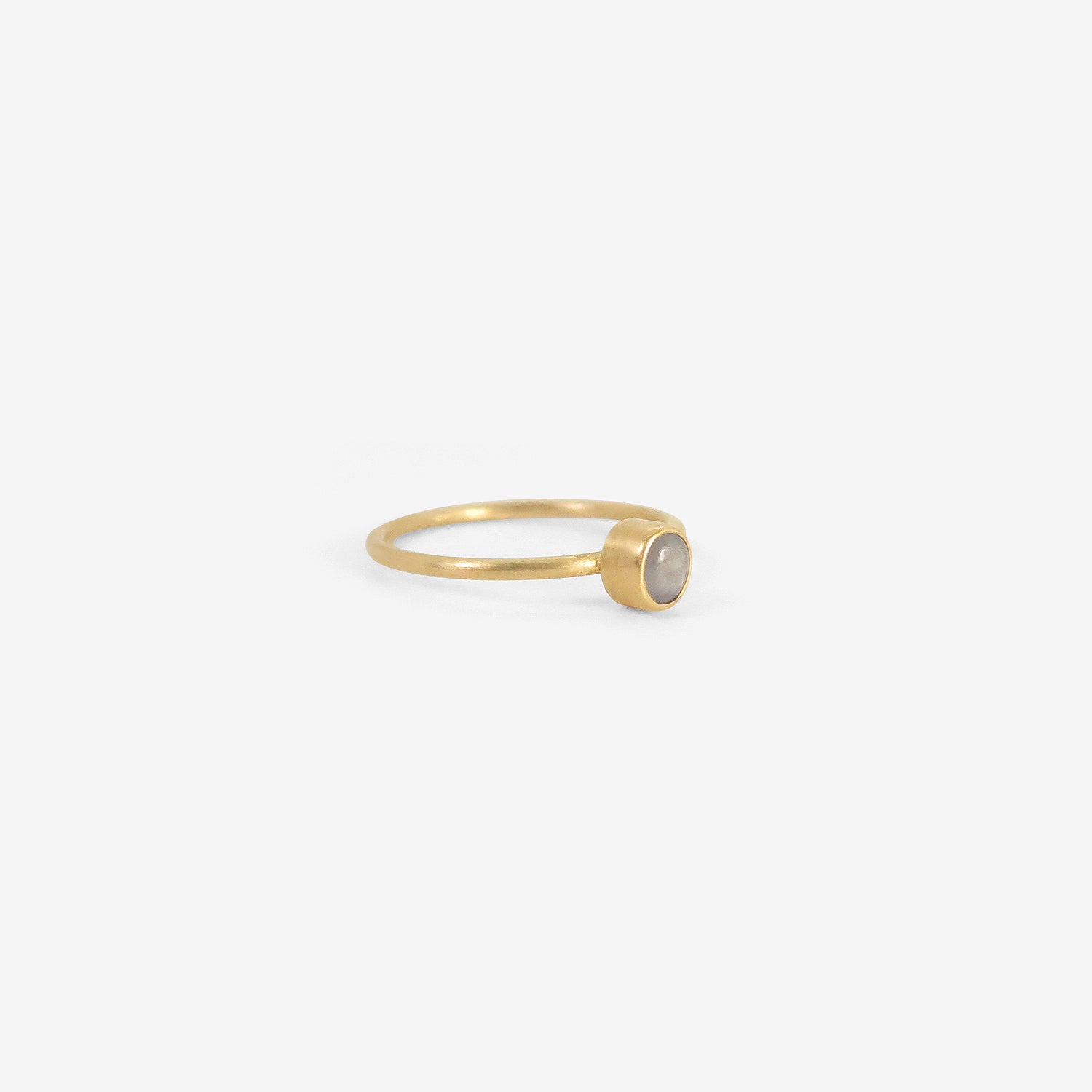 GABRIELLA KISS 18K & TINY PALE MAUVE STAR SAPPHIRE RING, .6CT