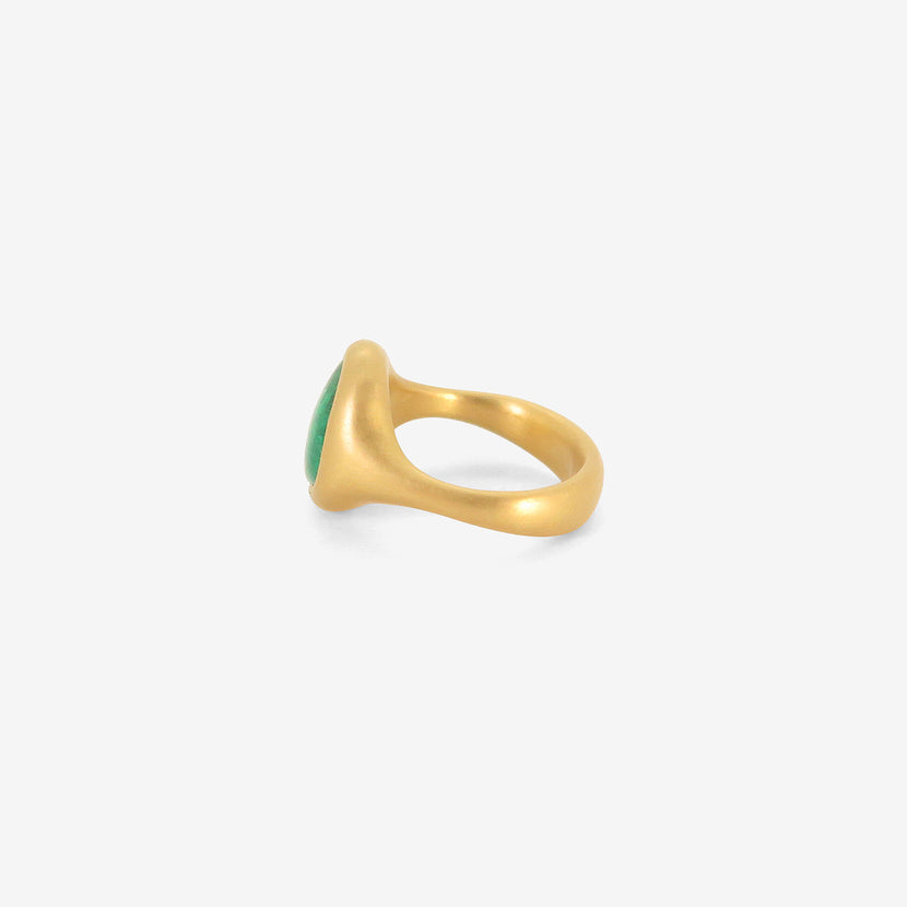 LOLA BROOKS 22K & COLOMBIAN EMERALD PEBBLE CAST RING, 3.35CT