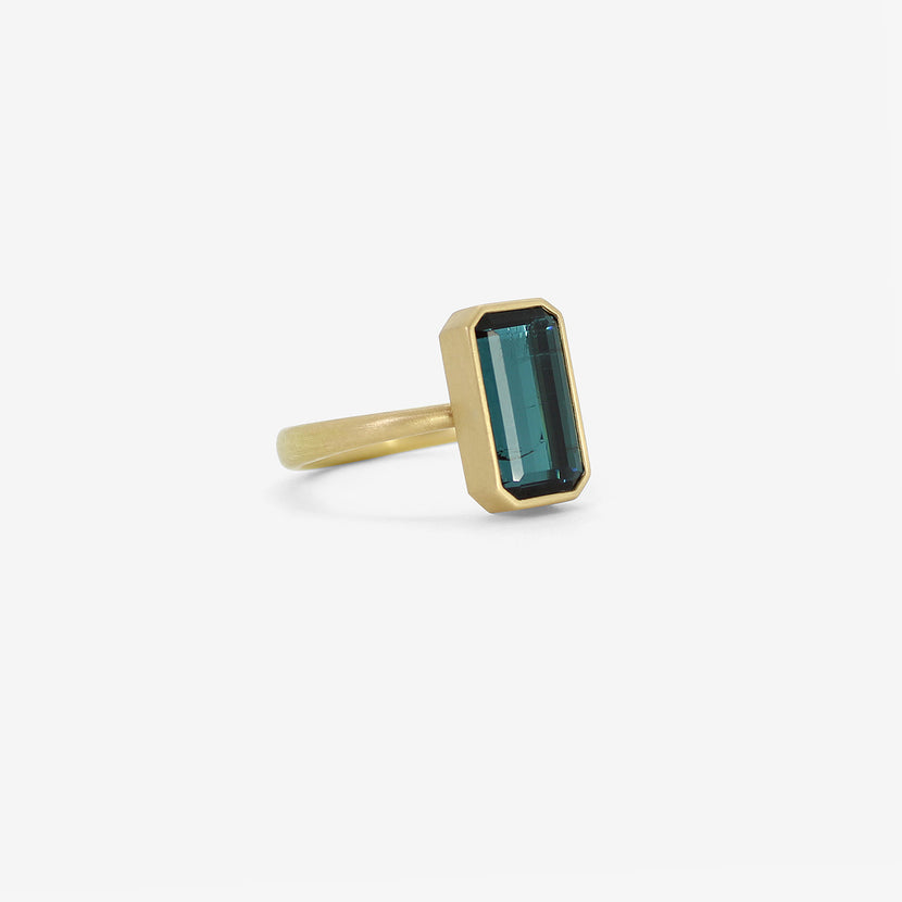 LOLA BROOKS 18K & RECTANGULAR PORTRAIT-CUT BLUE GREEN TOURMALINE RING, 3.41CT