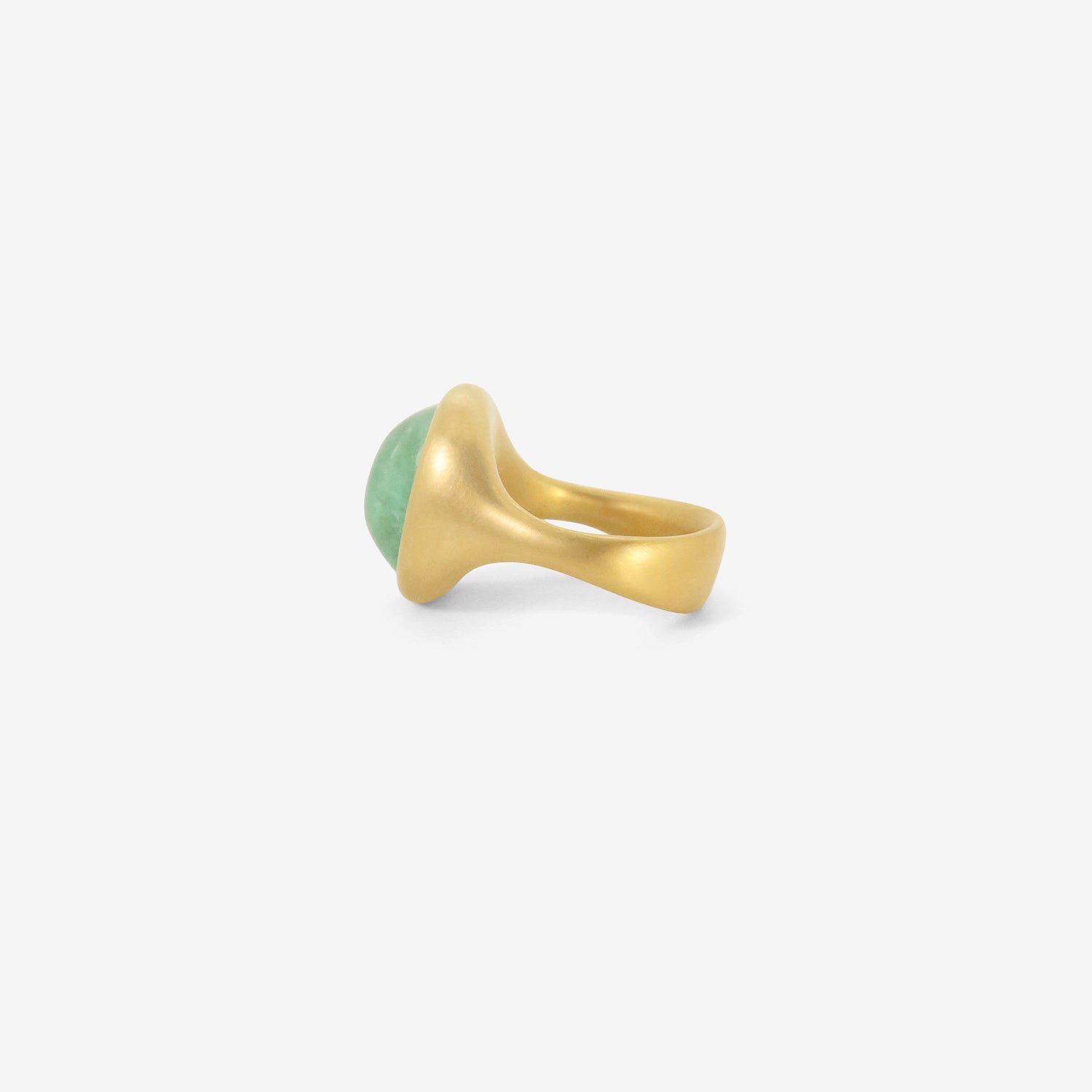 LOLA BROOKS 22K & OVAL EMERALD CAST RING, 8.19CT