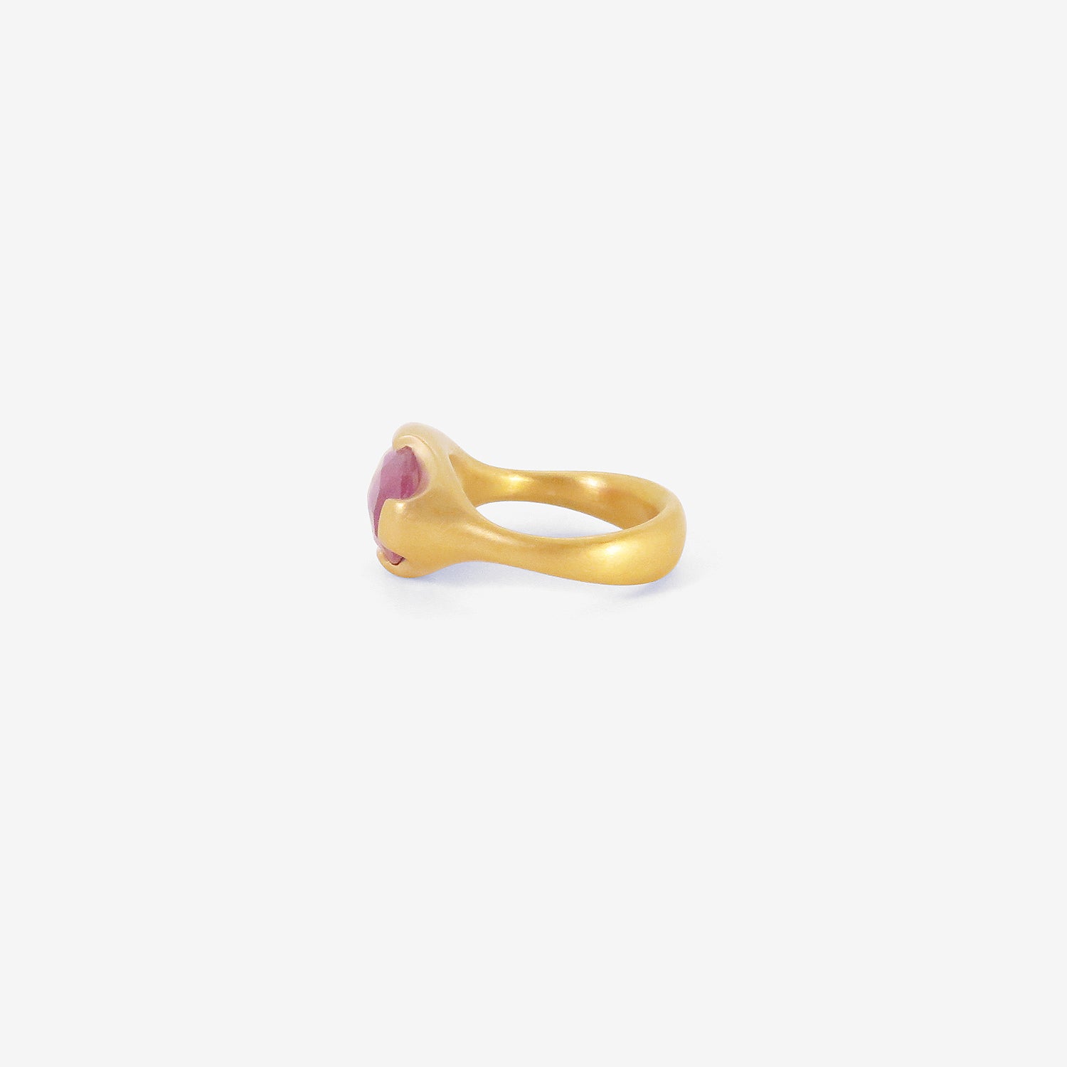 LOLA BROOKS 22K & OVAL FACETED RUBY VAULTED RING, 5.99CT
