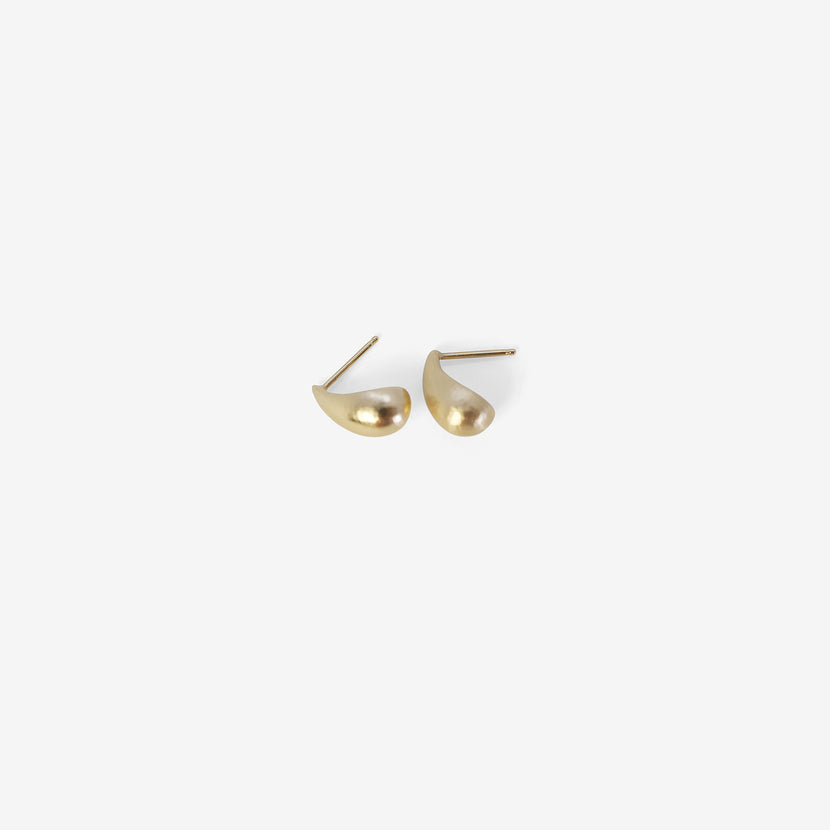 NICOLE LANDAW 14K LARGE HEWN TEARDROP EARRINGS ON POSTS