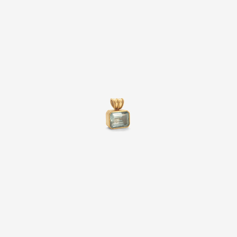 PROUNIS 22K & AQUAMARINE BABY BLOCK PENDANT