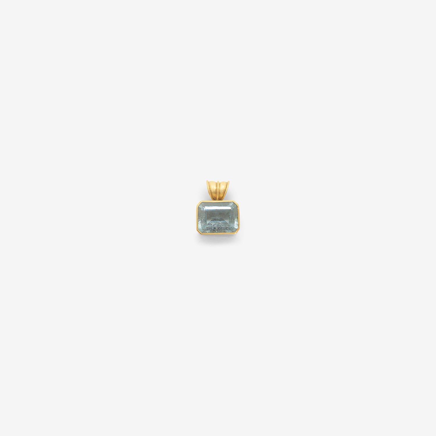 PROUNIS 22K & AQUAMARINE BABY BLOCK PENDANT