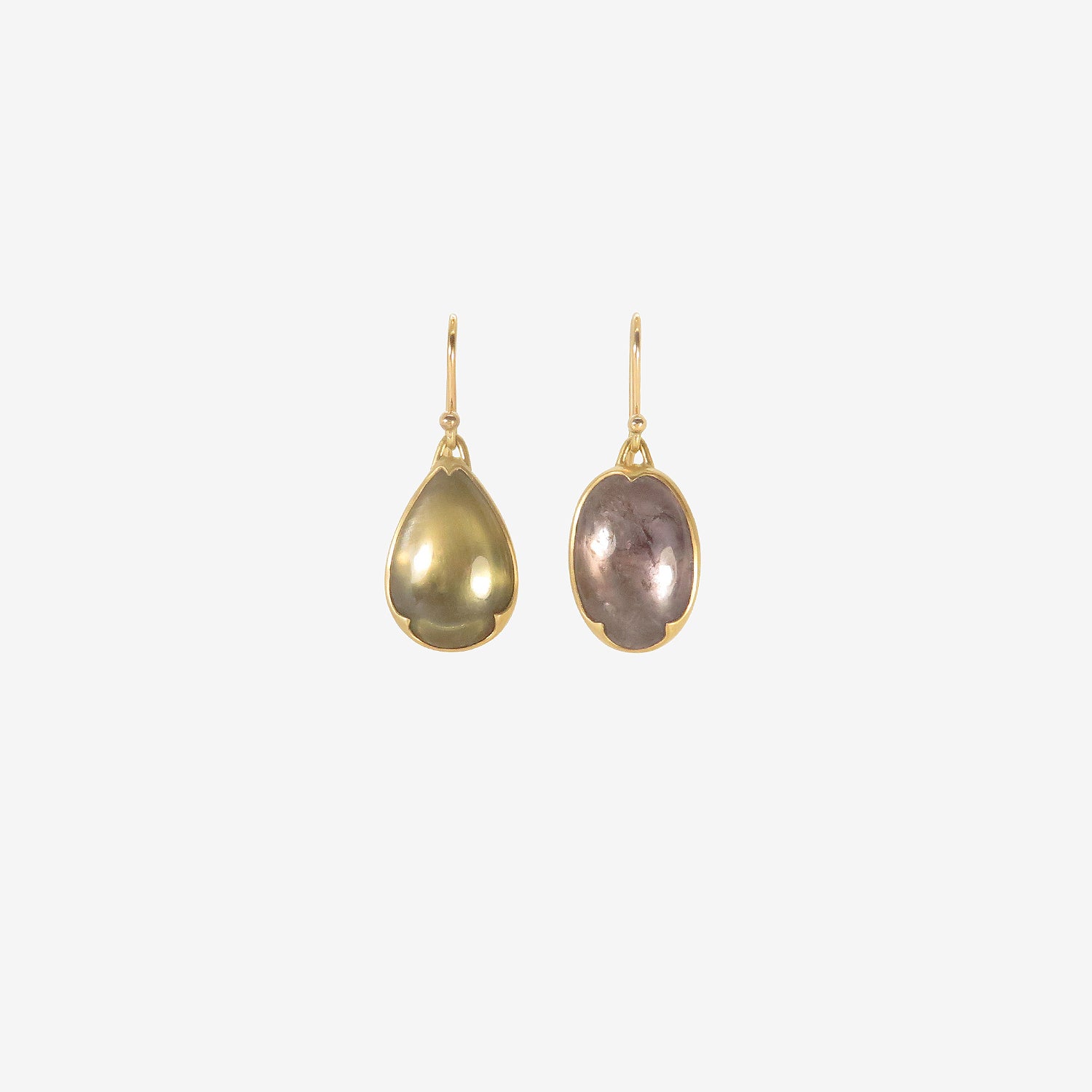 GABRIELLA KISS 18K & GREEN/MAUVE SAPPHIRE MISMATCHED EARRINGS, 15.22CT
