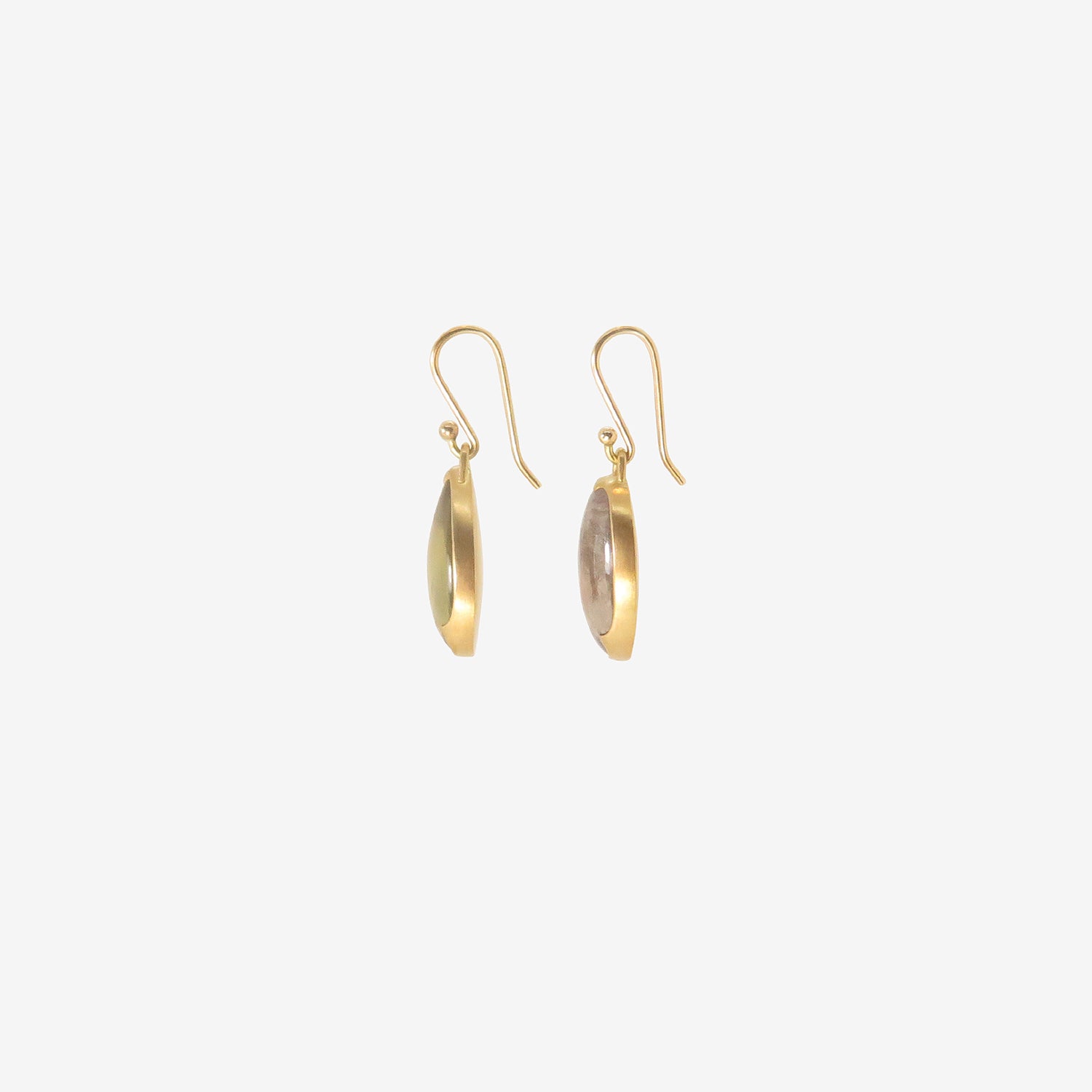 GABRIELLA KISS 18K & GREEN/MAUVE SAPPHIRE MISMATCHED EARRINGS, 15.22CT