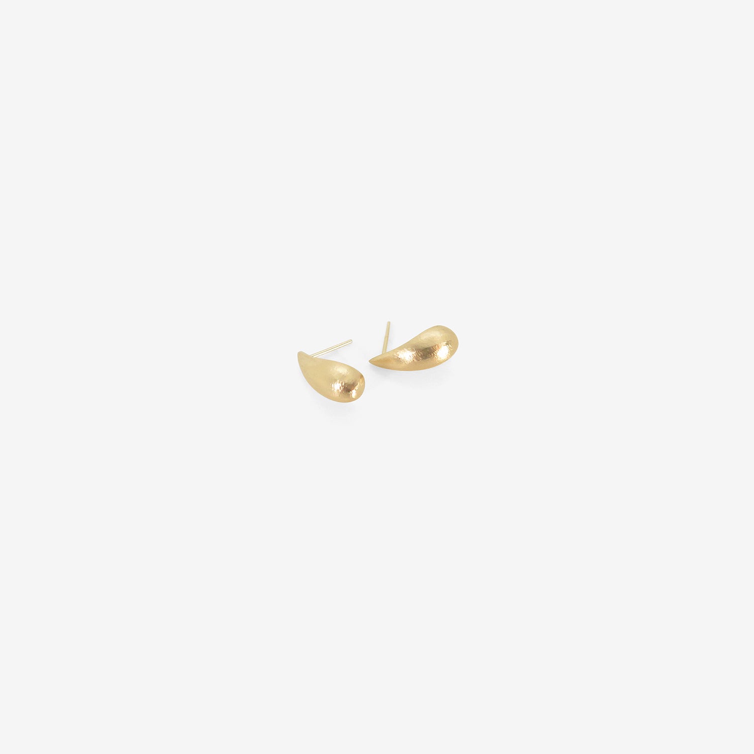 NICOLE LANDAW 14K EXTRA-LARGE HEWN TEARDROP EARRINGS ON POSTS