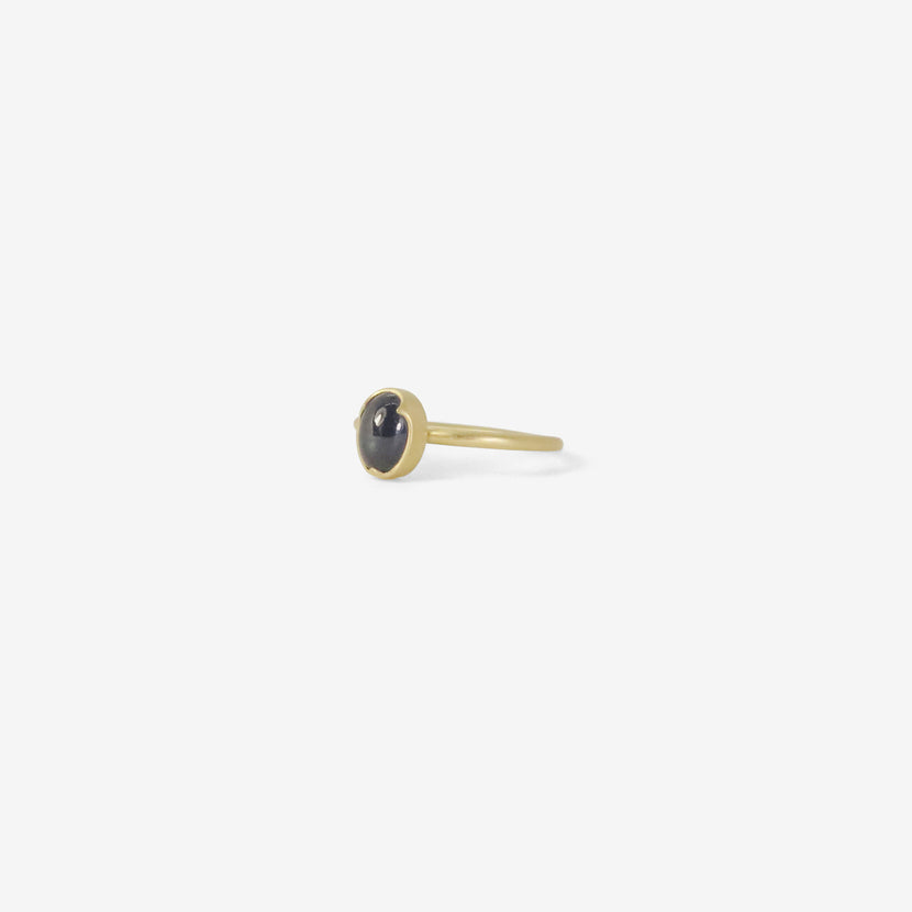 GABRIELLA KISS 18K & SMALL OVAL CABOCHON DARK BLUE SAPPHIRE RING, 1.14CT