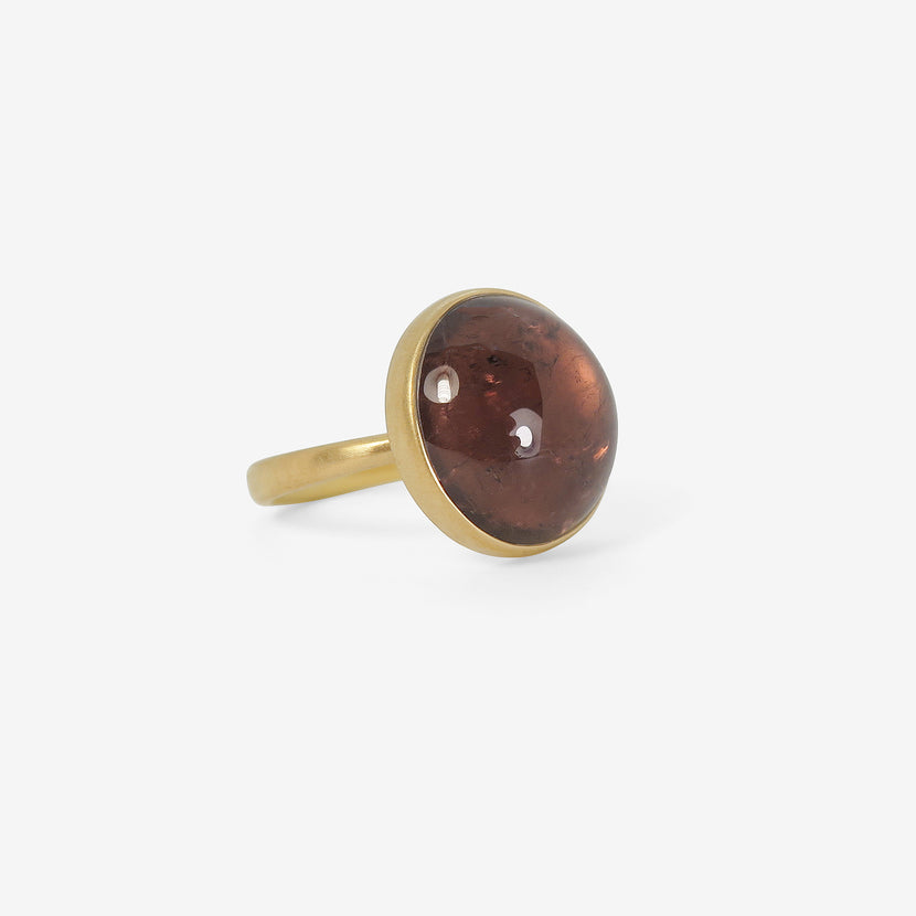 LOLA BROOKS 18K & ROUND DEEP MAUVE TOURMALINE RING, 14.84CT