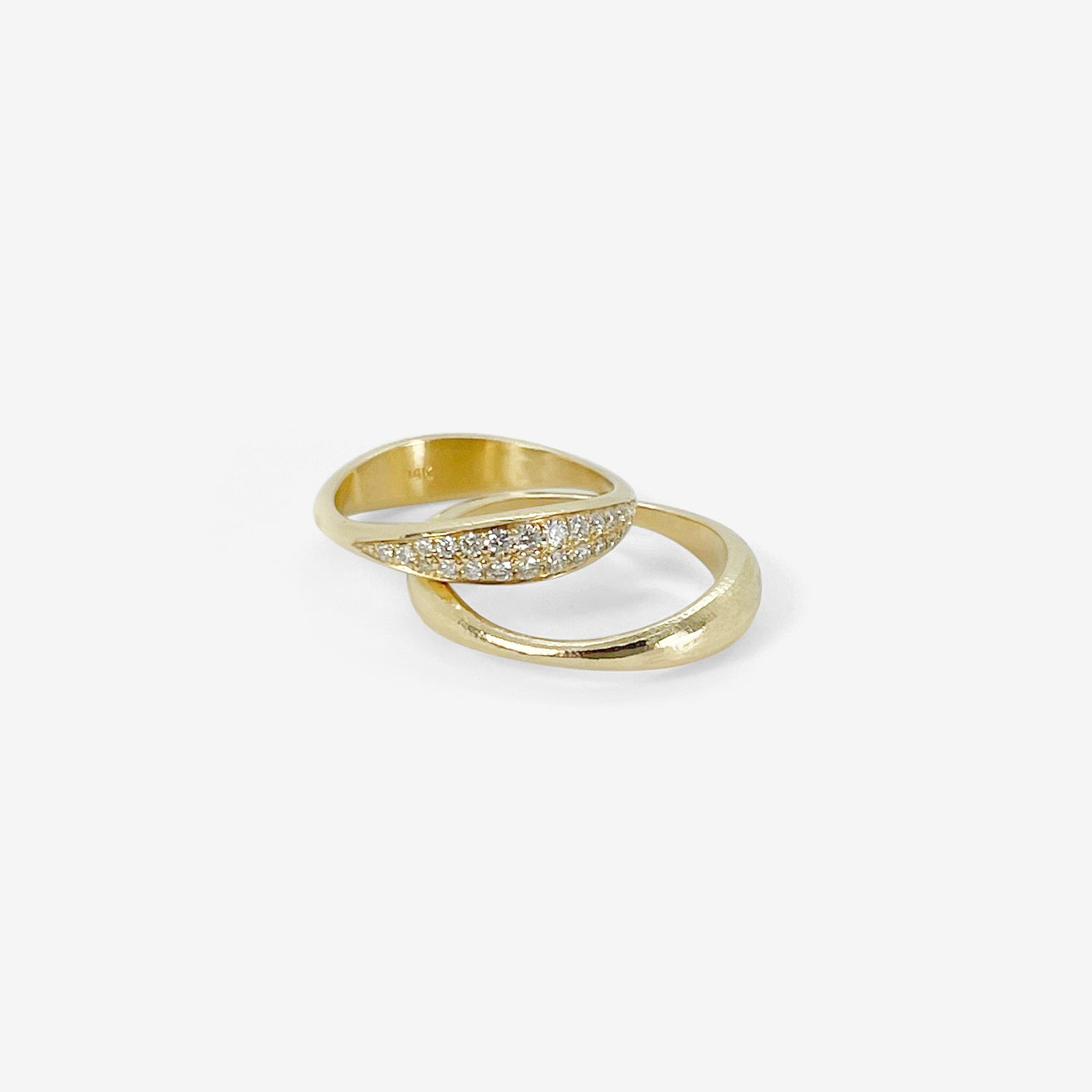 NICOLE LANDAW PAIR OF 14K NESTING HEWN STACKING RINGS WITH PAVÉ DIAMONDS, .27CT