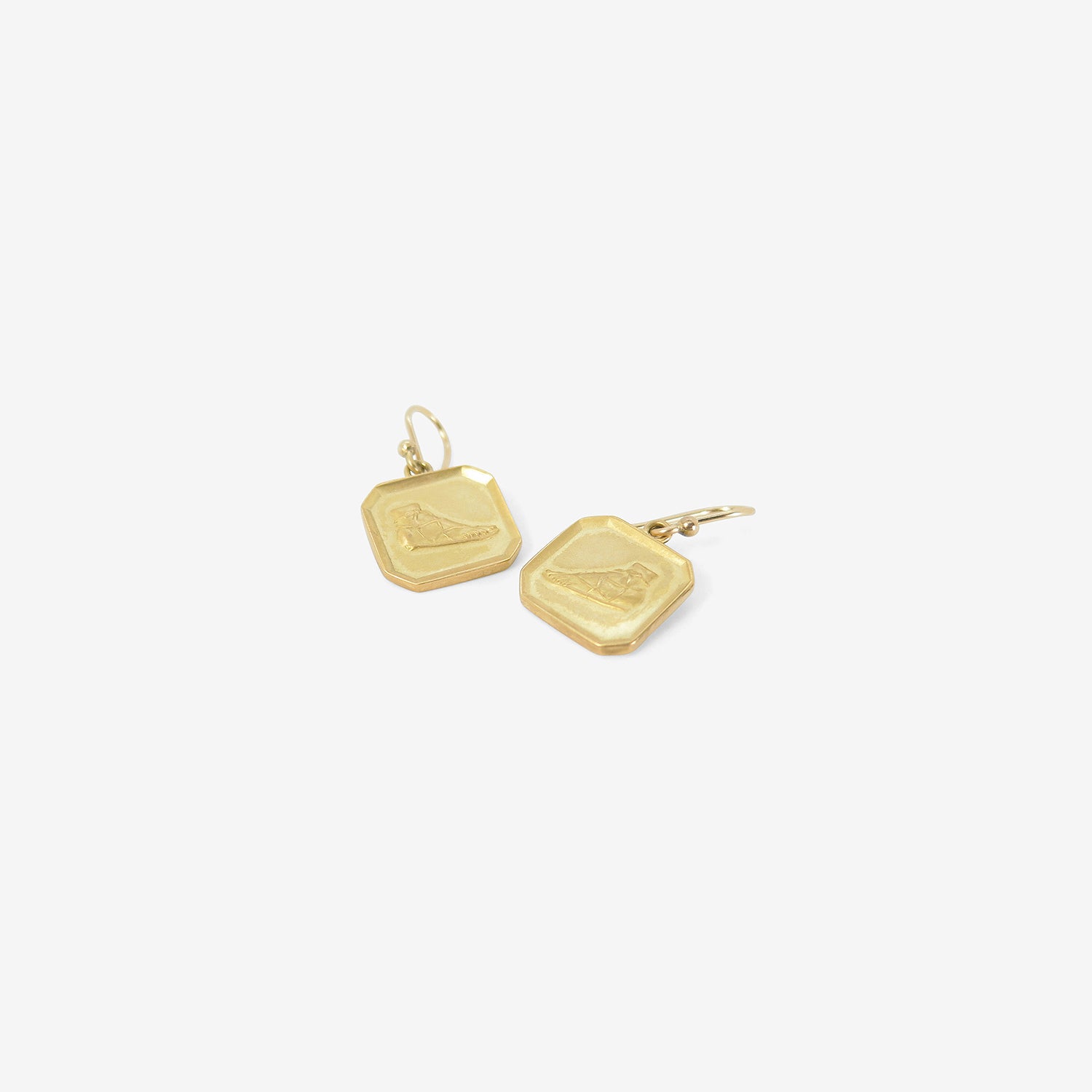 GABRIELLA KISS 18K ROMAN SANDAL PLAQUE EARRINGS