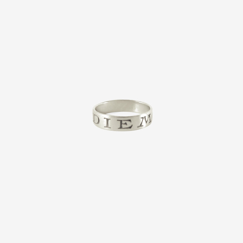 GABRIELLA KISS 14K WHITE GOLD LATIN INSCRIPTION BAND – ‘CARPE DIEM’ – SEIZE THE DAY