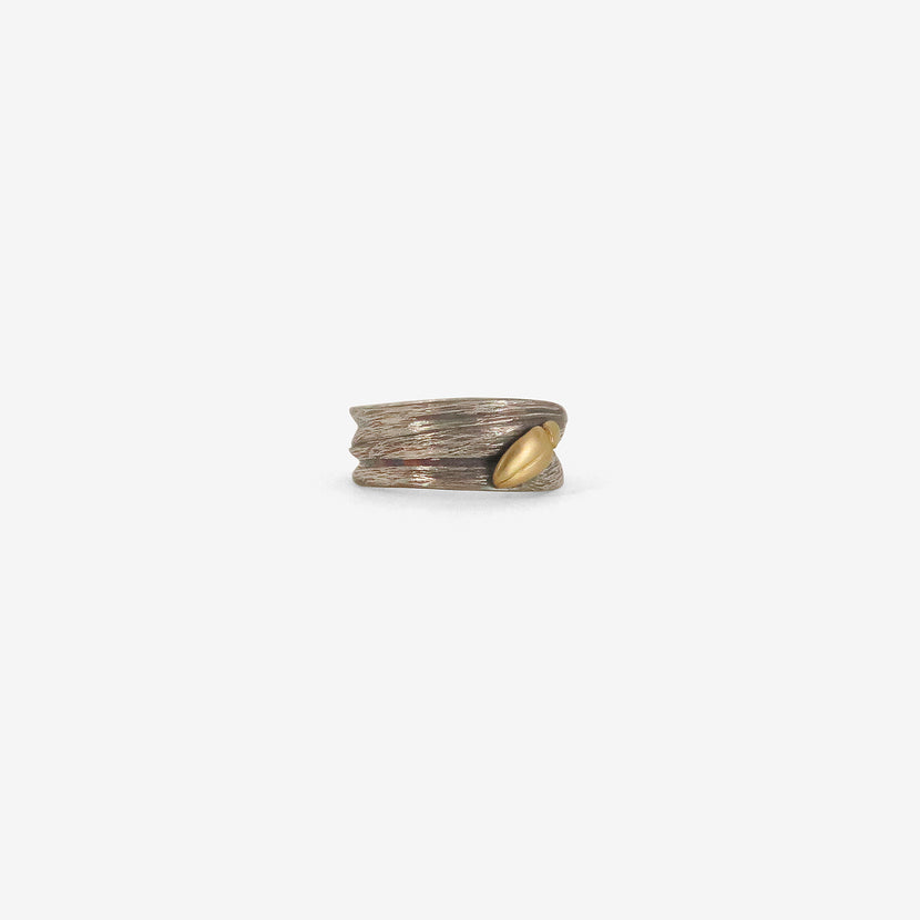 GABRIELLA KISS STERLING SILVER BLADE OF GRASS RING WITH 18K BEETLE