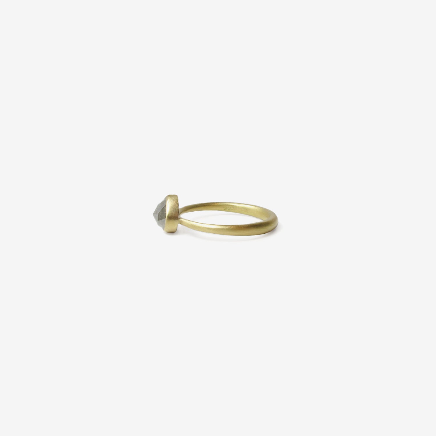 LOLA BROOKS 18K & GREY TEAR-DROP DIAMOND RING, 1.33CT
