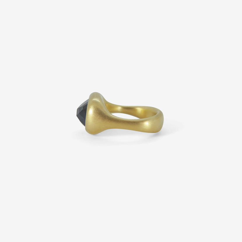 LOLA BROOKS 18K & OVAL BLUE SAPPHIRE CAST RING, 6.10CT
