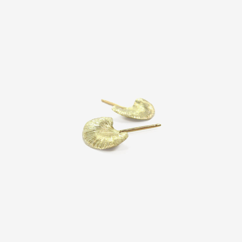 GABRIELLA KISS 18K YELLOW GOLD MEDIUM SHELF MUSHROOMS ON POSTS