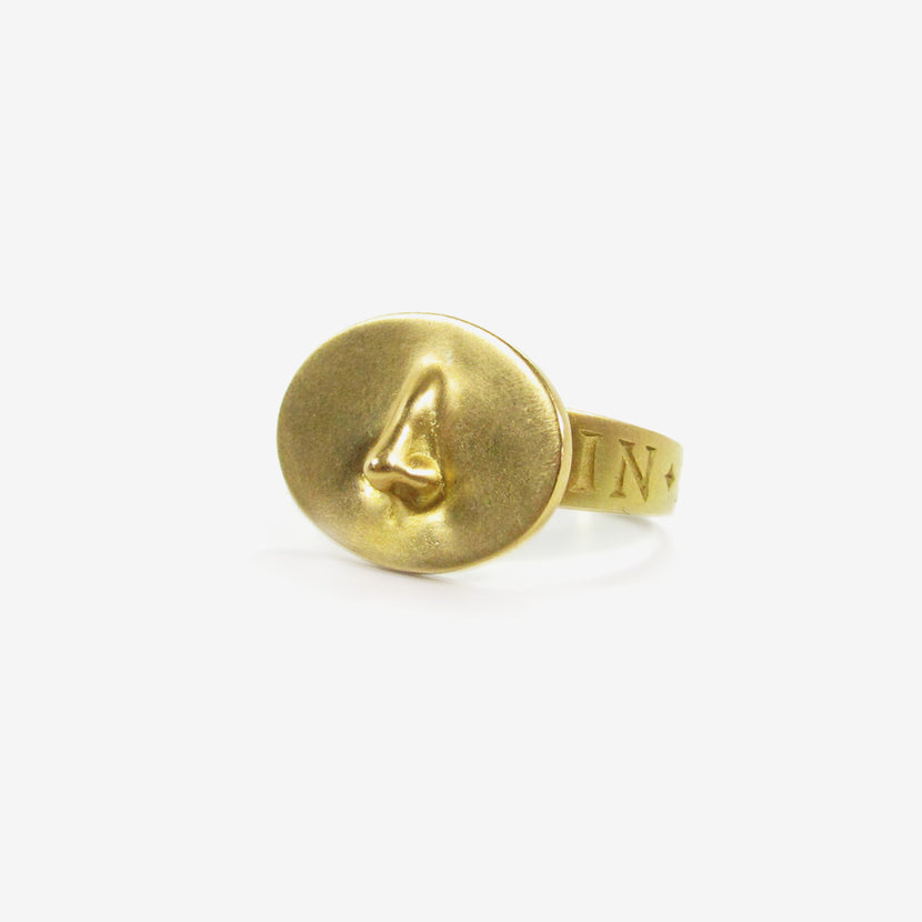 GABRIELLA KISS 18K LOVE TOKEN RING – “IN MEDIAS RES” – INTO THE MIDST, SIZE 7 1/4