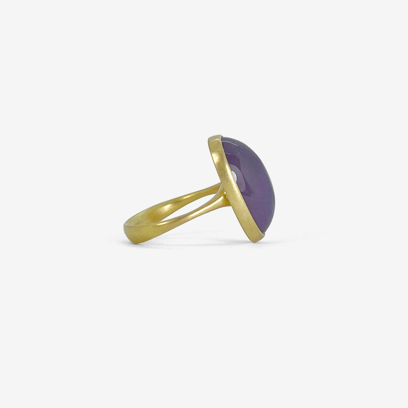 LOLA BROOKS 18K & OVAL PINKISH PURPLE CHALCEDONY RING, 11.35CT