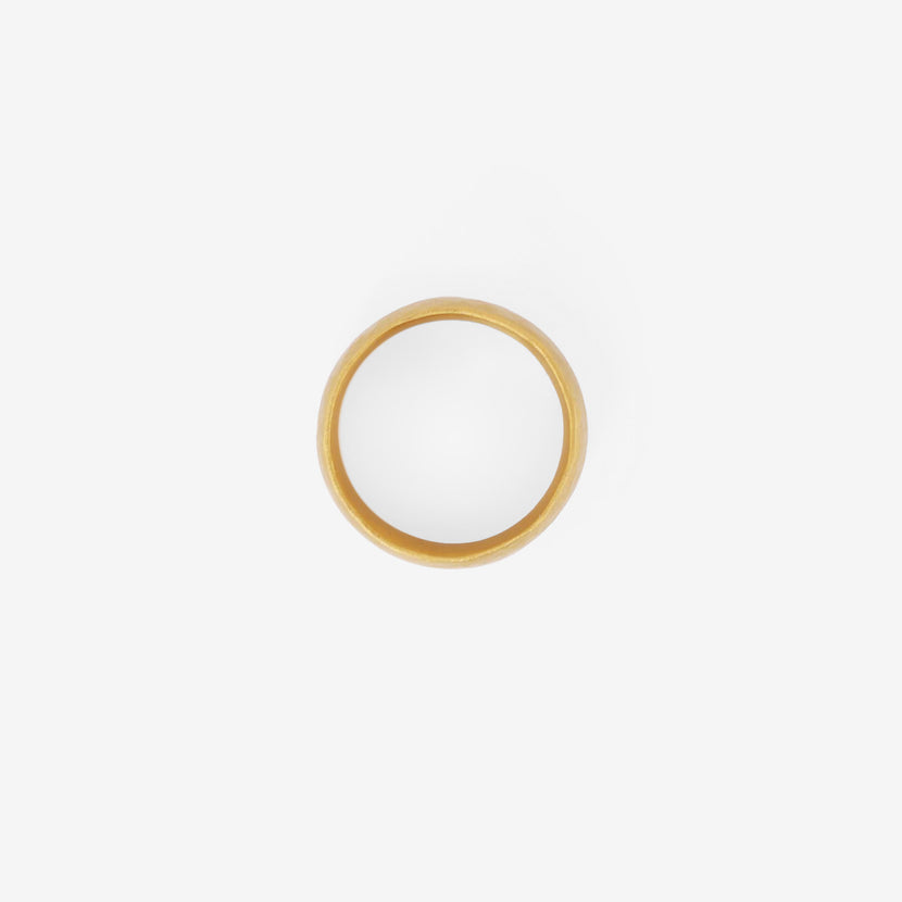 DENISE BETESH 22K 10MM HAMMERED MARQUISE BAND, SIZE 7 3/4