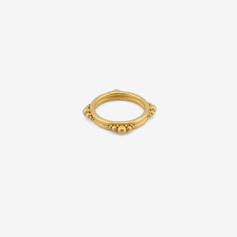 DENISE BETESH 22K BAND WITH FOUR CLUSTERS OF GRANULES