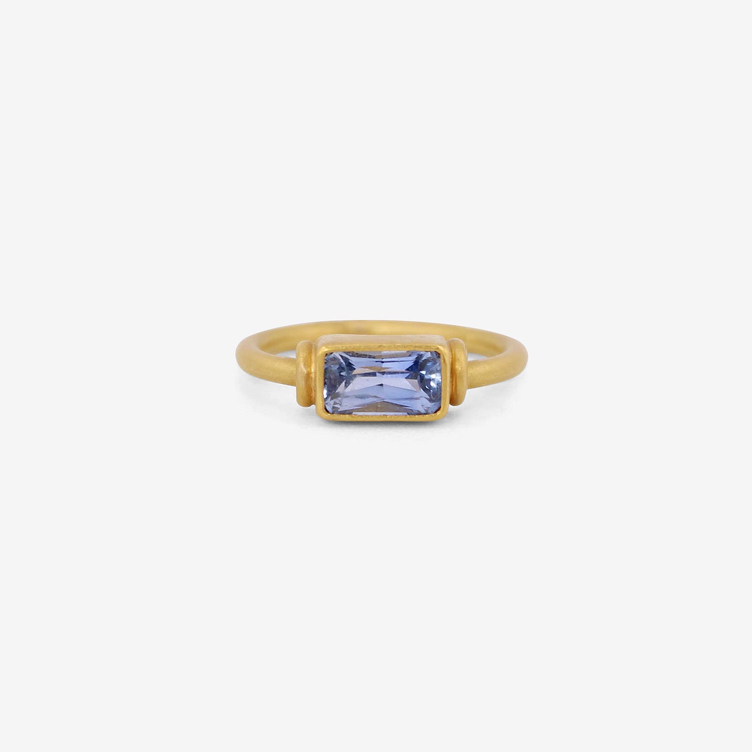 DENISE BETESH 20K & RECTANGULAR BLUE SAPPHIRE RING, SIZE 6 1/2