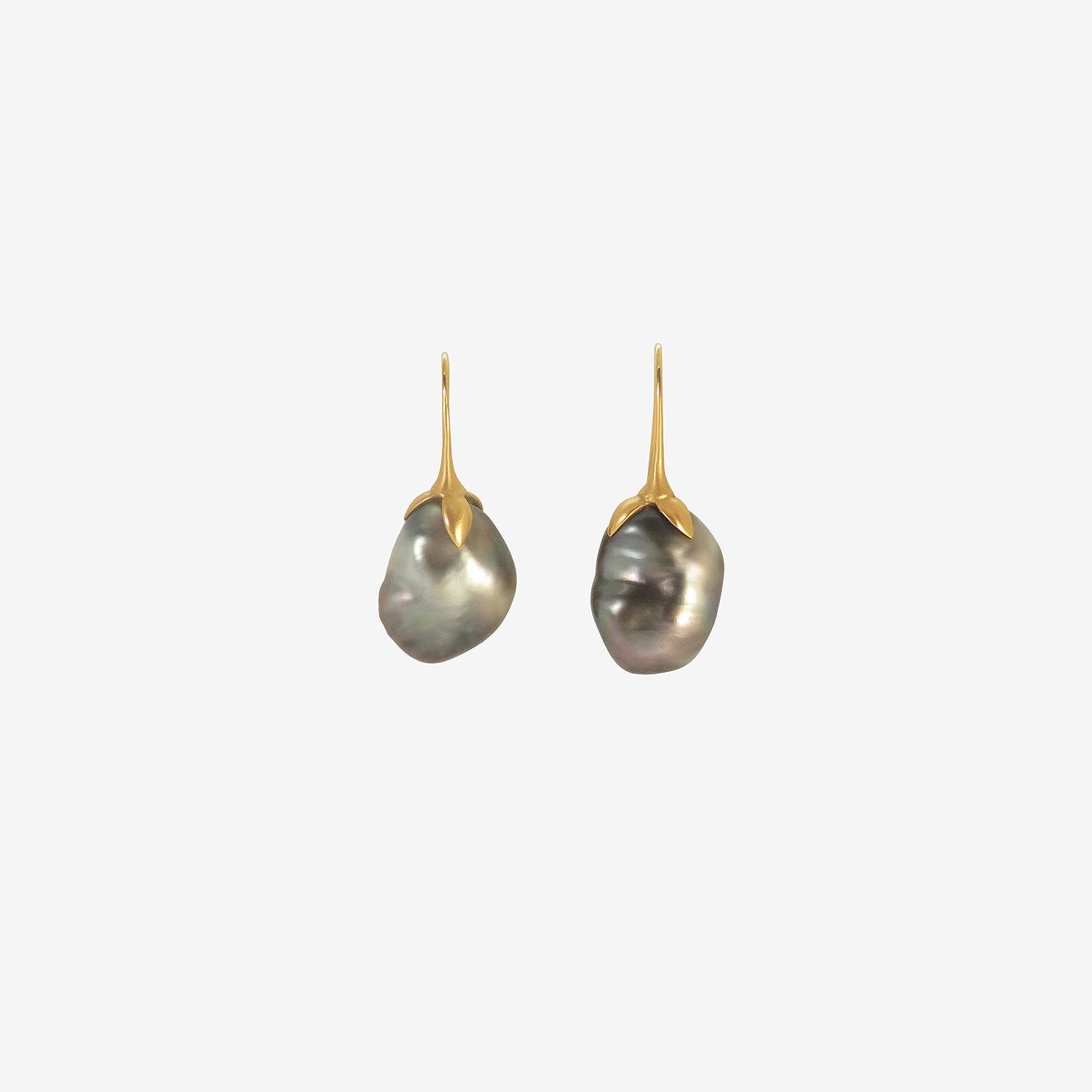 GABRIELLA KISS 18K & BLACK TAHITIAN PEARL EGGPLANT EARRINGS