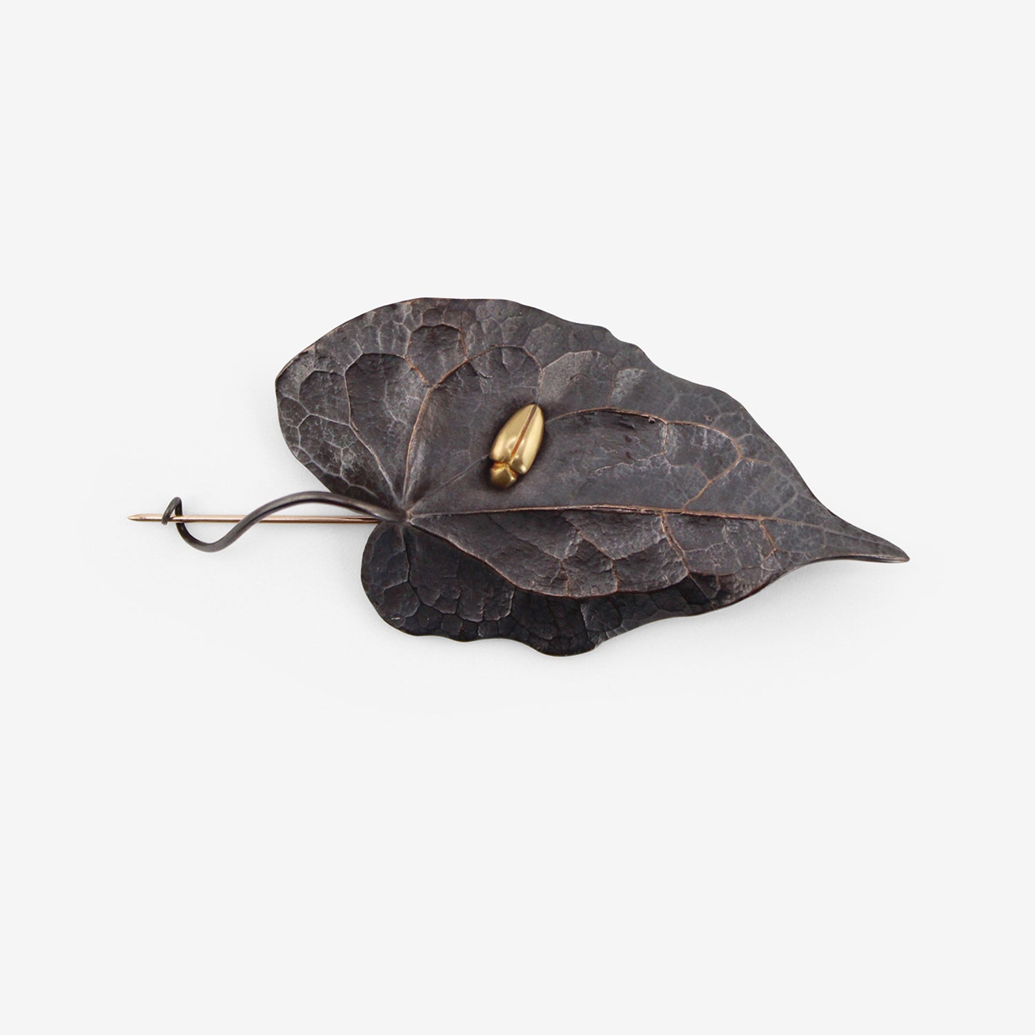 GABRIELLA KISS OXIDIZED BRONZE EPIMEDIUM LEAF PIN WITH 18K BEETLE