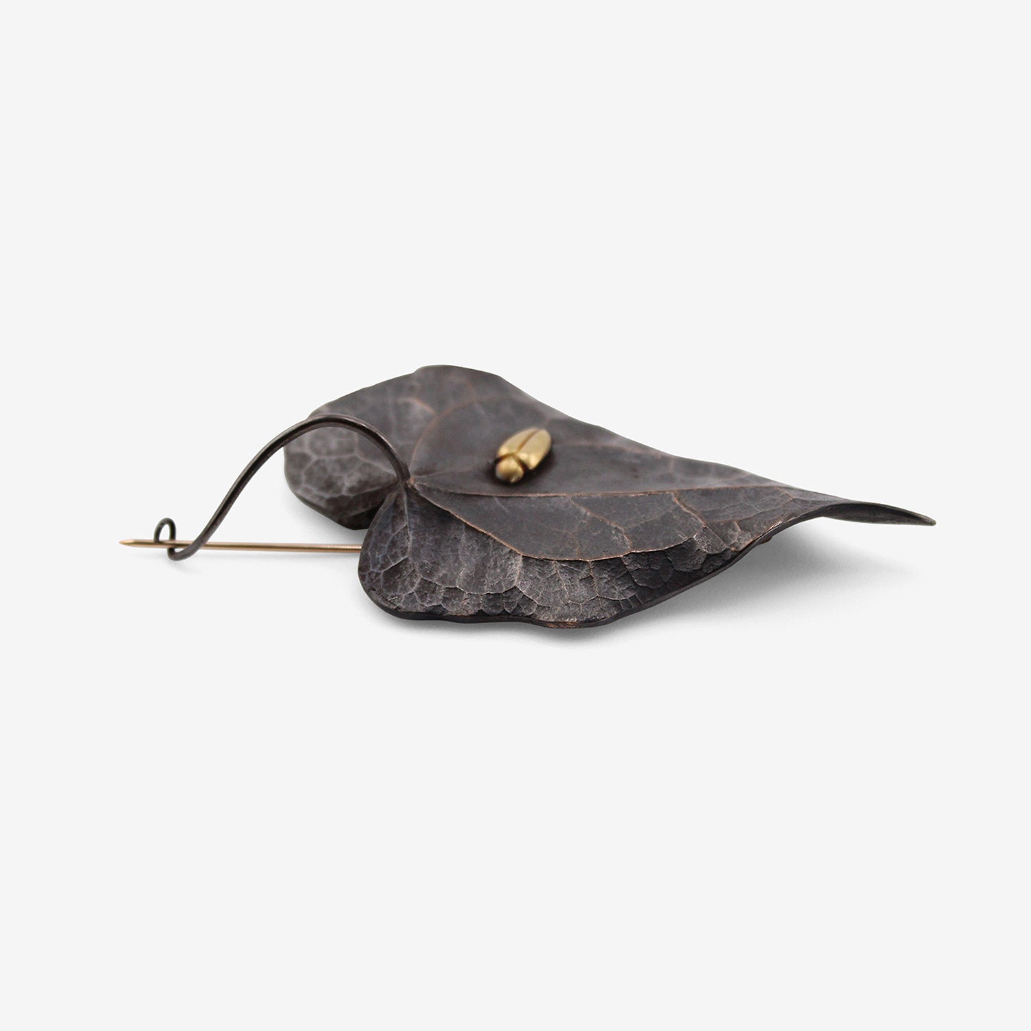 GABRIELLA KISS OXIDIZED BRONZE EPIMEDIUM LEAF PIN WITH 18K BEETLE