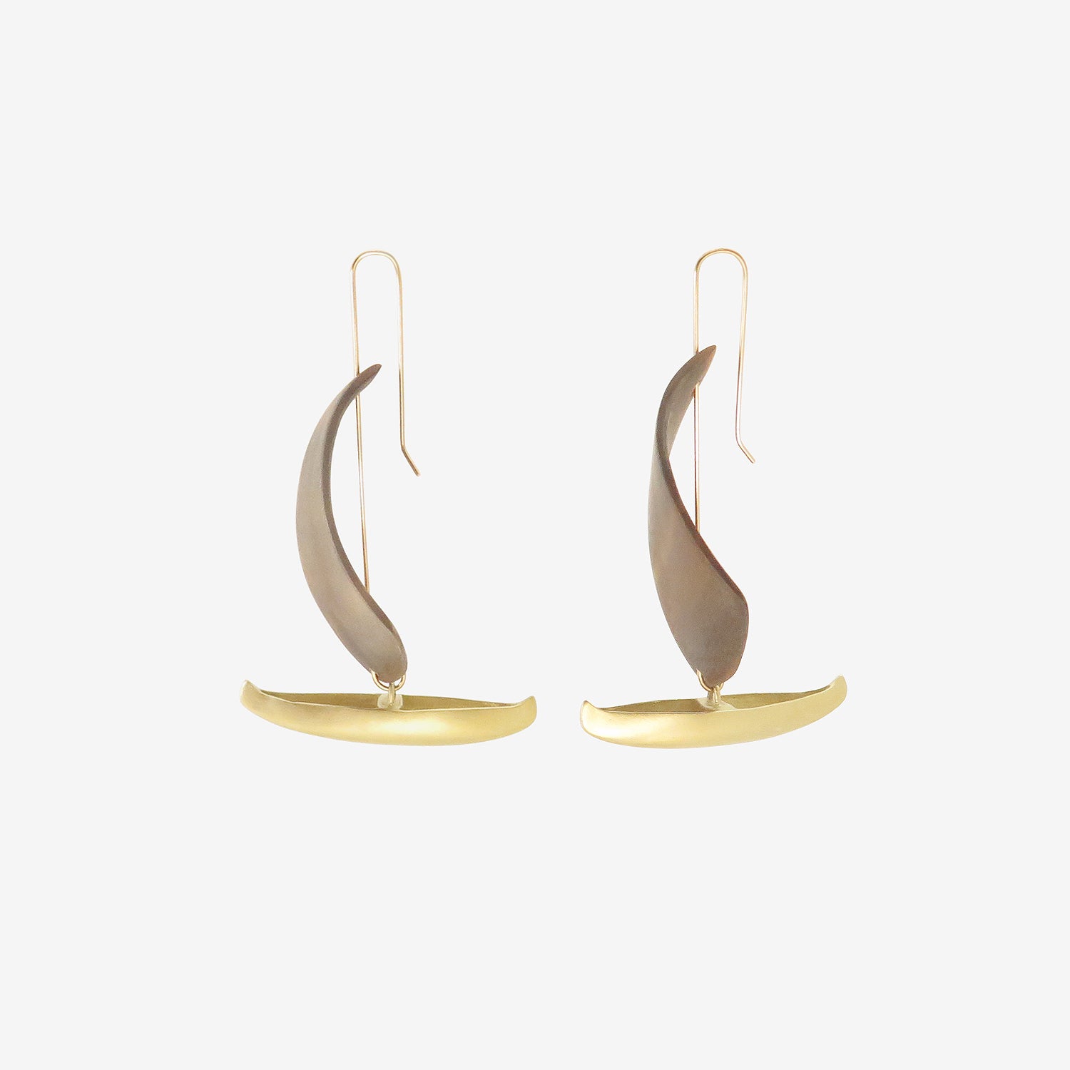 GABRIELLA KISS 14K & HAND-CARVED BROWN HORN SAILBOATS