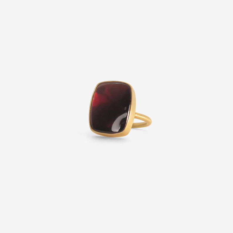 GABRIELLA KISS 18K & CUSHION-SHAPED BUFF-TOP ALMANDINE GARNET RING, 9.9CT