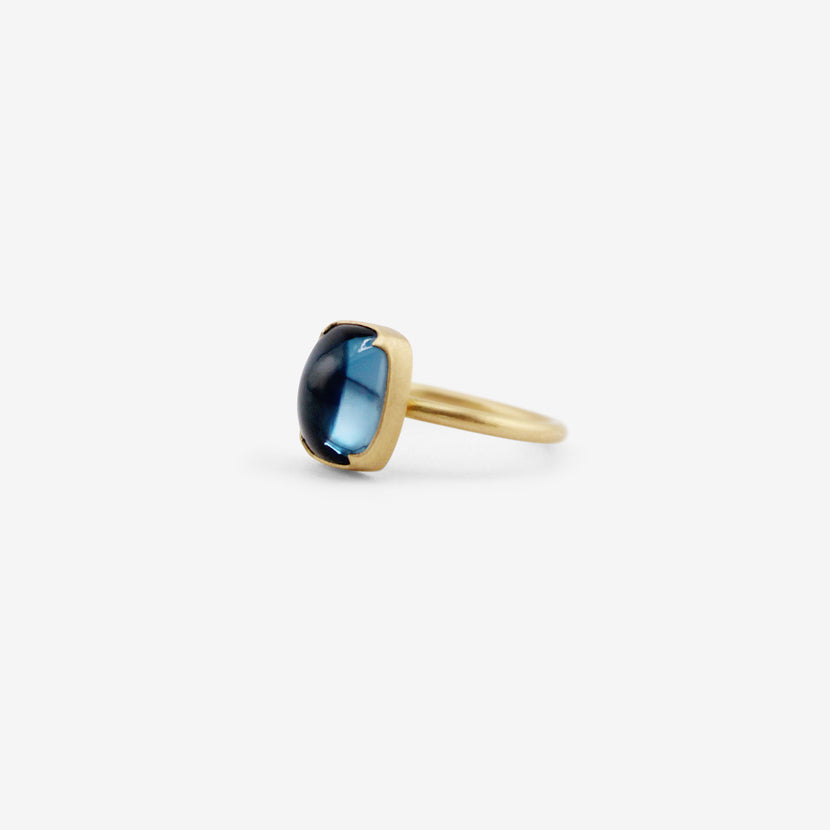 GABRIELLA KISS 18K & CUSHION-SHAPED DEEP BLUE AQUAMARINE RING, 5.29CT