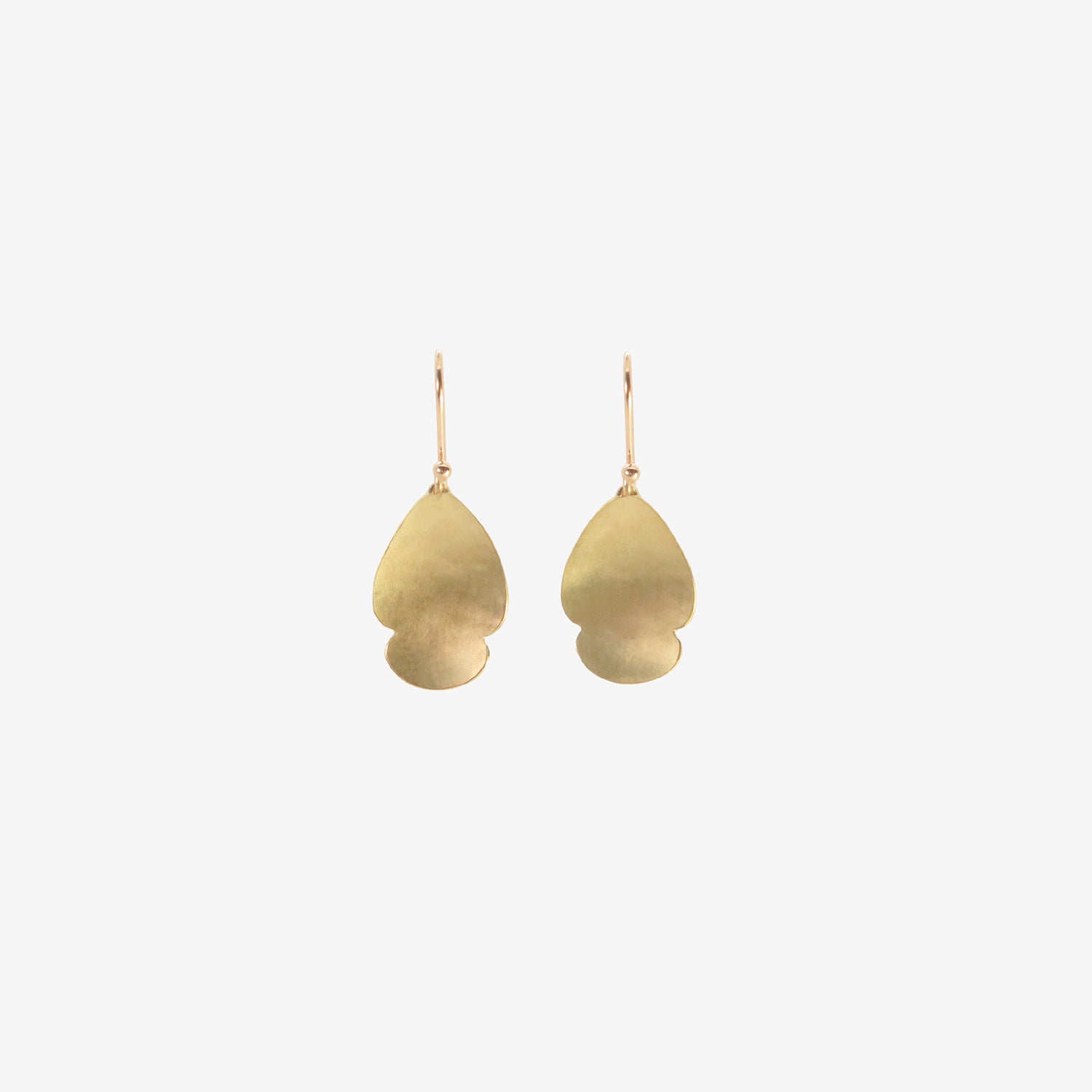 GABRIELLA KISS 18K MEDIUM PEAR-SHAPED HAMMERED SCALLOP EARRINGS