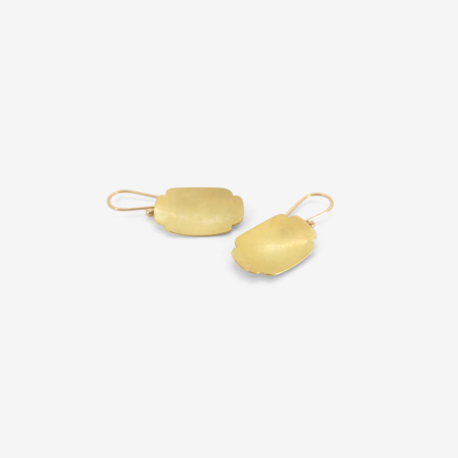 GABRIELLA KISS 18K MEDIUM RECTANGULAR HAMMERED SCALLOP EARRING