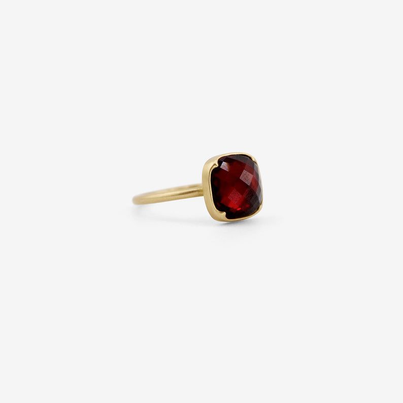 GABRIELLA KISS 18K & FACETED CUSHION-SHAPED ALMANDINE GARNET RING, 4.27CT
